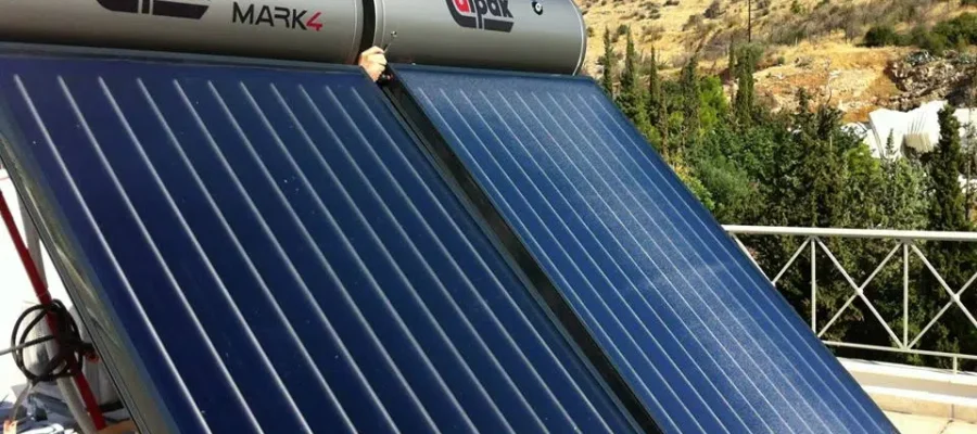Evacuated tube solar panels
