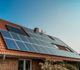 Solar panels and minimalist design: how to integrate them into modern architecture